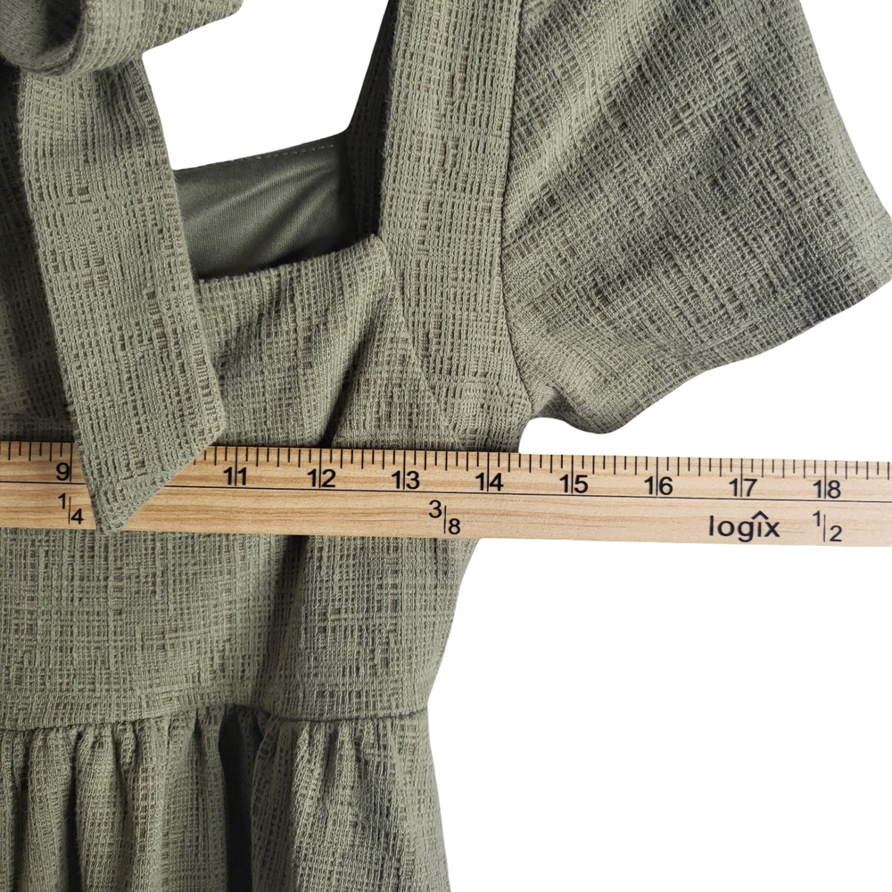 Green Short Sleeve Dress with Bow Back - Picture 8 of 8